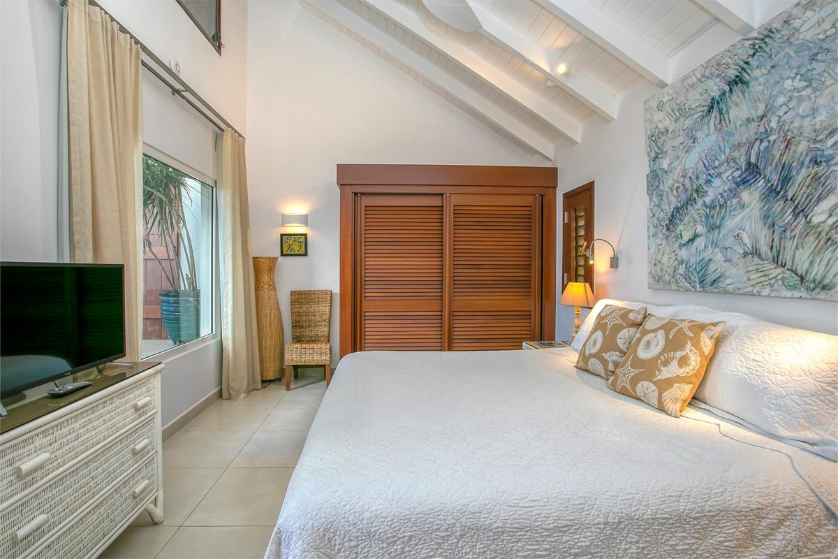 Villa rental St Martin - Bedroom with TV 4
